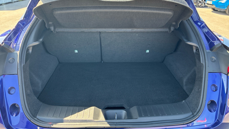 Nissan Juke 1.0 DiG-T N-Connecta 5dr Petrol Hatchback